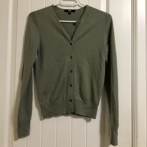 green uniqlo cardigan